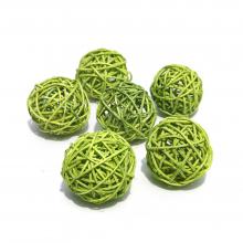 Зеленые маленькие шарики из ротанга