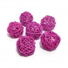Розовые шарики из ротанга