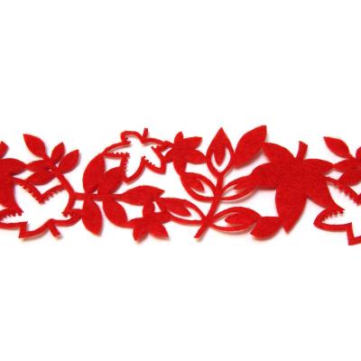Красная лента с листочками