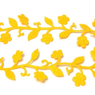 Лента желтая из фетра с цветочками