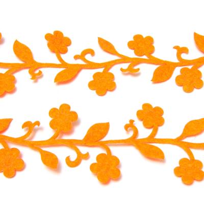 Оранжевая лента из фетра с цветочками