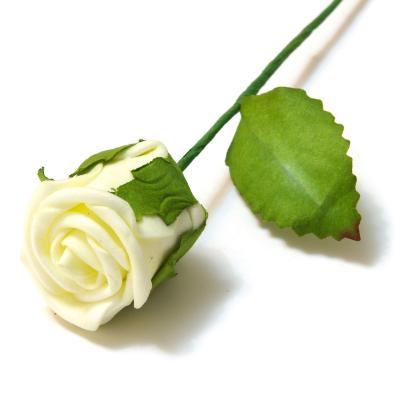 Бутон розы латекс кремовый