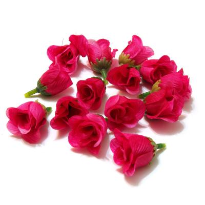 Розовые бутончики роз
