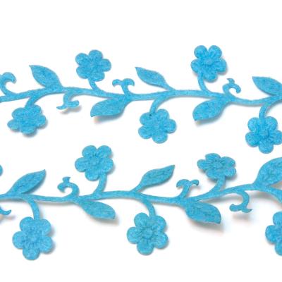 Голубая лента из фетра с цветочками