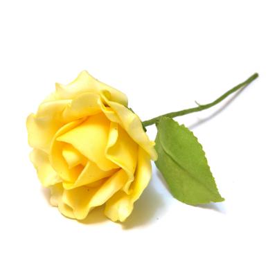 Розы желтые латекс