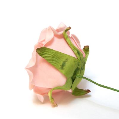 Розовые розы из пенки для свадьбы