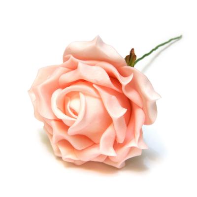 Светло-розовые розы латекс